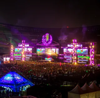 The main stage and a crowd at night at Ultra Korea