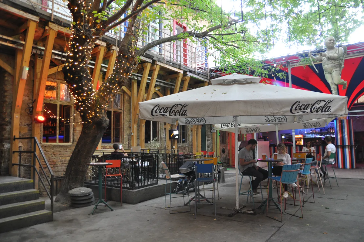 The street-level building of Fogasház on Akácfa utca, Budapest