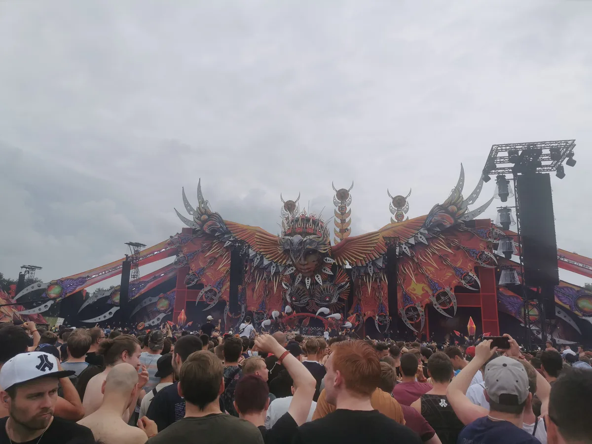 The Red main stage at Defqon.1 in 2022, a winged stage set above a large daytime crowd